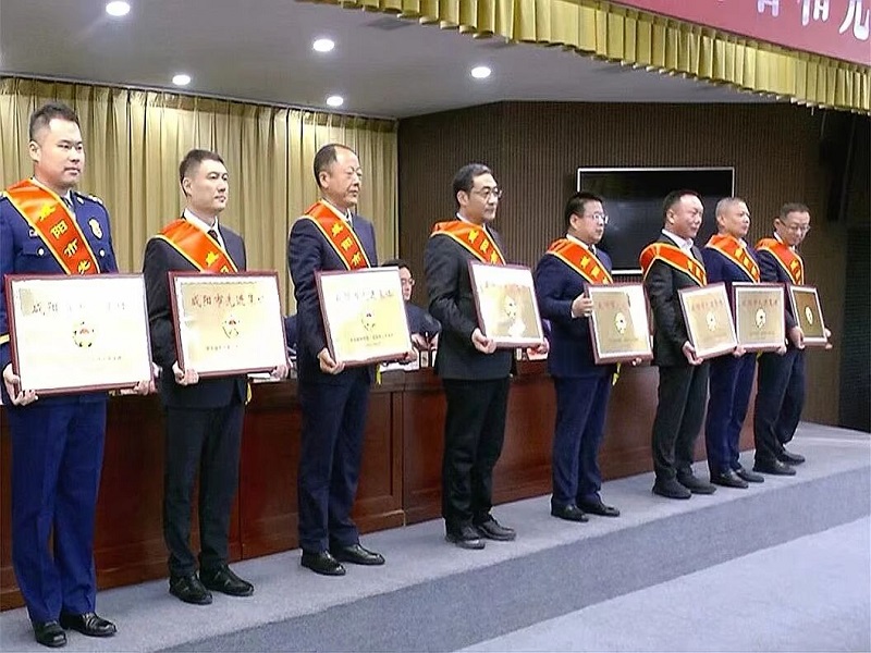 喜報(bào)！咸陽(yáng)路橋工程公司榮獲咸陽(yáng)市 “先進(jìn)集體”榮譽(yù)稱(chēng)號(hào)